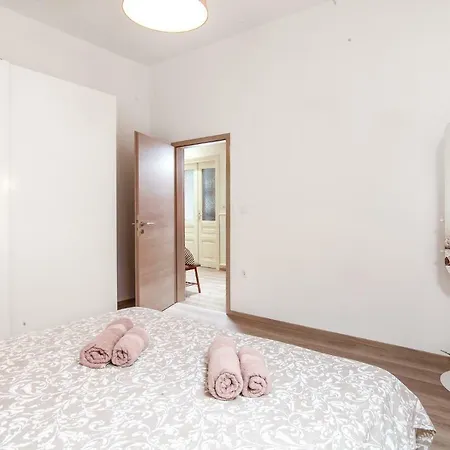 Apartament Kensi*** Pula