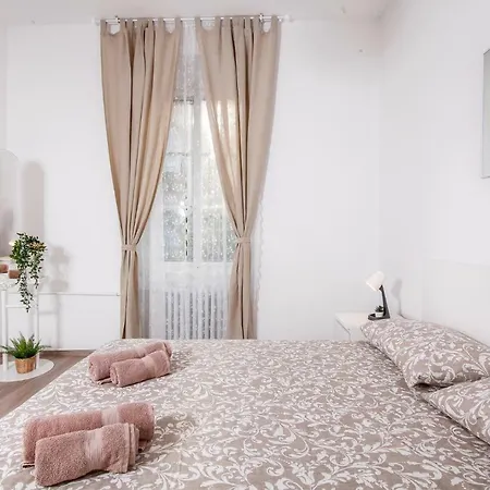 Kensi*** Apartament Pula