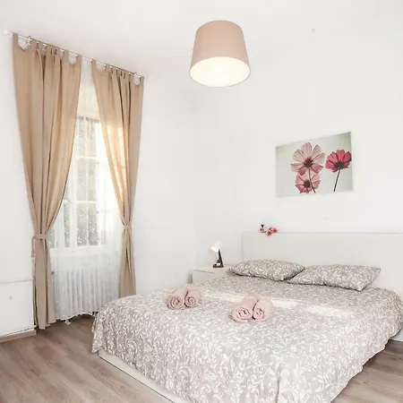 Apartman Kensi***