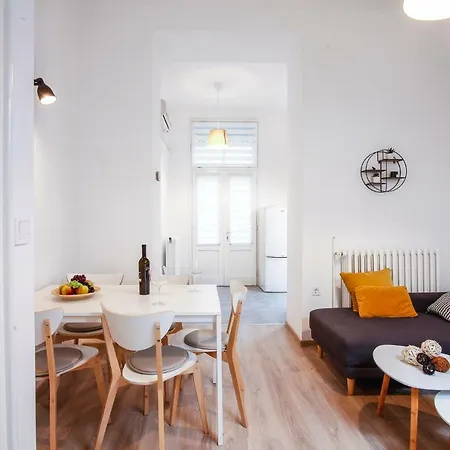 Kensi*** Апартаменти *